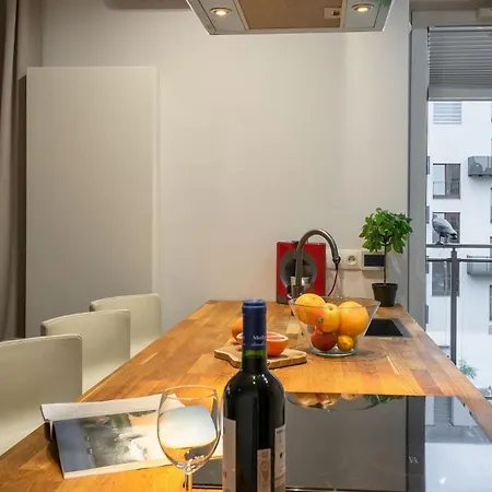 Srutowa 8 With Balcony & Ac Properunit