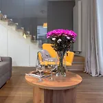 Srutowa 8 With Balcony & Ac Properunit * 브로츠와프