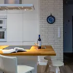 Srutowa 8 With Balcony & Ac Properunit