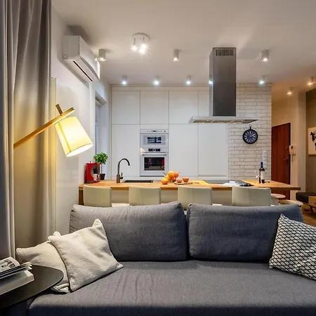 아파트 Srutowa 8 With Balcony & Ac Properunit 브로츠와프
