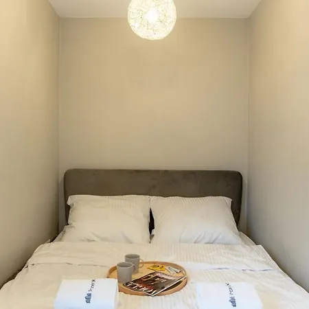 Srutowa 8 With Balcony & Ac Properunit Apartmán