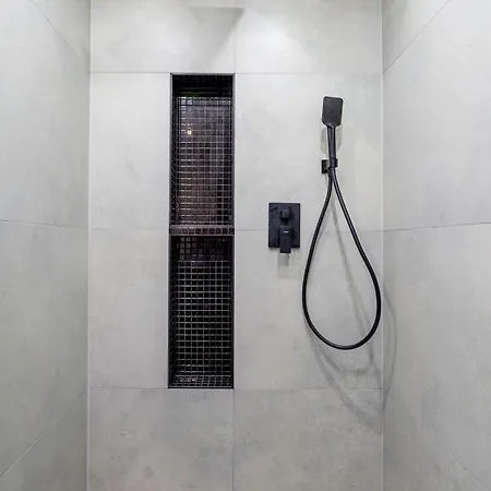 Srutowa 8 With Balcony & Ac Properunit Apartmán