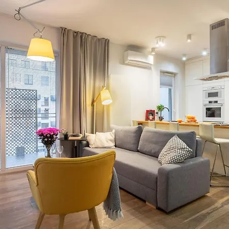 Srutowa 8 With Balcony & Ac Properunit 아파트