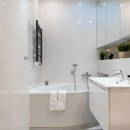 Srutowa 8 With Balcony & Ac Properunit Apartmán